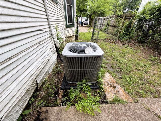 215 Heath Street, Cleburne, TX 76031