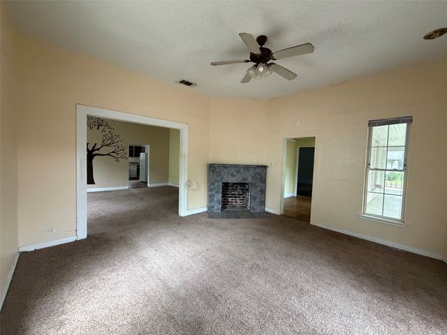 215 Heath Street, Cleburne, TX 76031