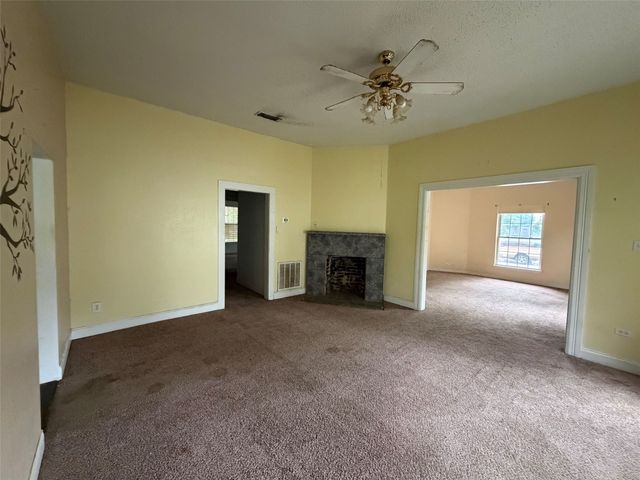 215 Heath Street, Cleburne, TX 76031