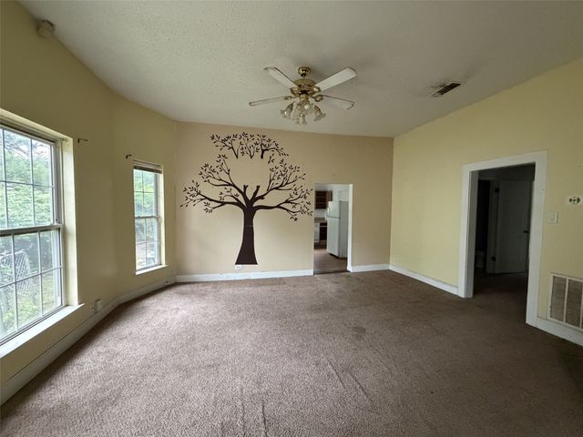 215 Heath Street, Cleburne, TX 76031