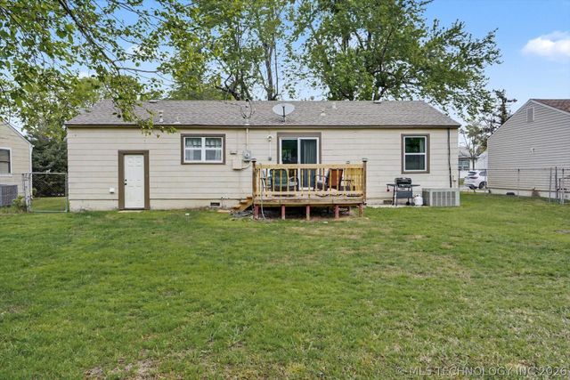 106 W 7th Street, Owasso, OK 74055