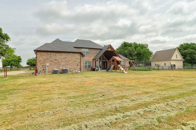 20392 County Road 637, Nevada, TX 75173