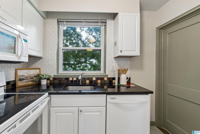 2503 Mountain Brook Cir Apt C, Mountain Brook, AL 35223
