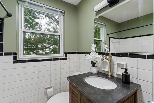 2503 Mountain Brook Cir Apt C, Mountain Brook, AL 35223