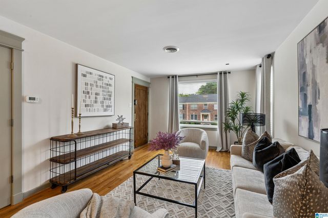 2503 Mountain Brook Cir Apt C, Mountain Brook, AL 35223