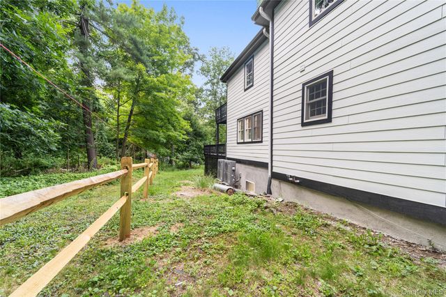 17 Ridge Way, Purdys, NY 10578