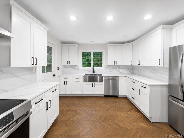17 Ridge Way, Purdys, NY 10578