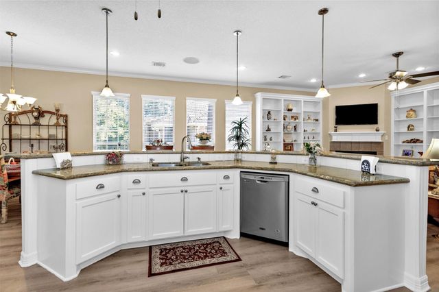 112 Wick Willow Road, Montgomery, TX 77356