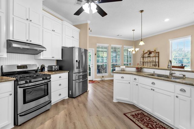 112 Wick Willow Road, Montgomery, TX 77356