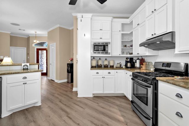 112 Wick Willow Road, Montgomery, TX 77356