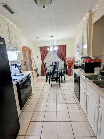 206 Caravan Lane, Kinsey, AL 36303