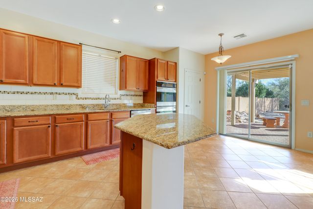 86 E Calle Trona, Green Valley, AZ 85614