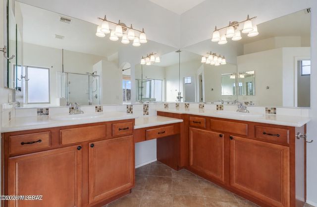 86 E Calle Trona, Green Valley, AZ 85614
