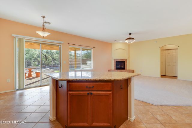 86 E Calle Trona, Green Valley, AZ 85614