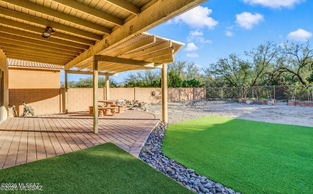 86 E Calle Trona, Green Valley, AZ 85614