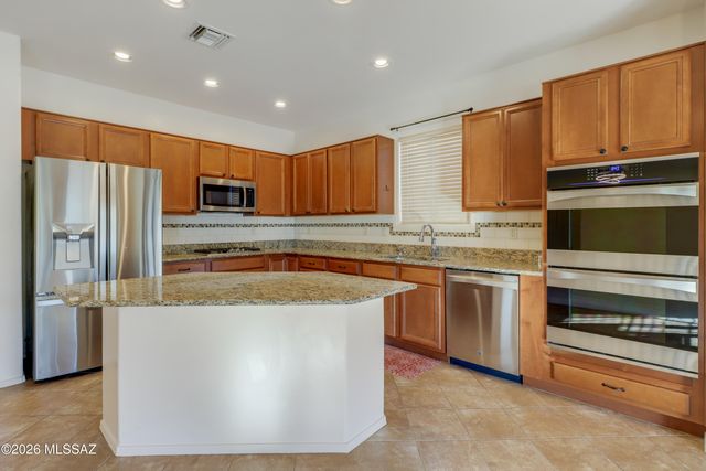86 E Calle Trona, Green Valley, AZ 85614