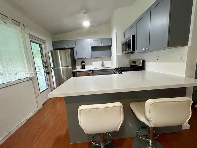 1080 98th St 10, Bay Harbor Islands, FL 33154