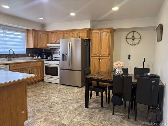 15794 Nader Court, Clinton Township, MI 48038