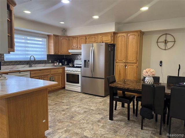 15794 Nader Court, Clinton Township, MI 48038