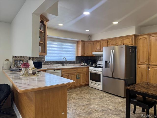 15794 Nader Court, Clinton Township, MI 48038