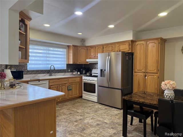 15794 Nader Court, Clinton Township, MI 48038