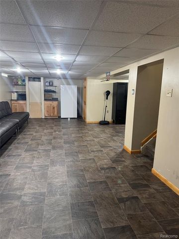 15794 Nader Court, Clinton Township, MI 48038