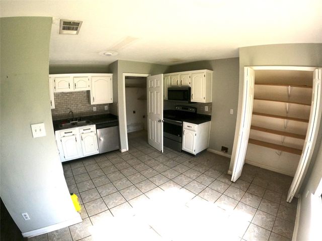 7301 Wayfarer Trail, Fort Worth, TX 76137