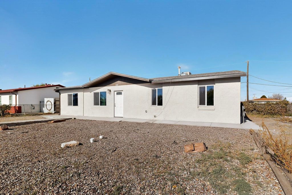 1008 W Ross Avenue, Belen, NM 87002