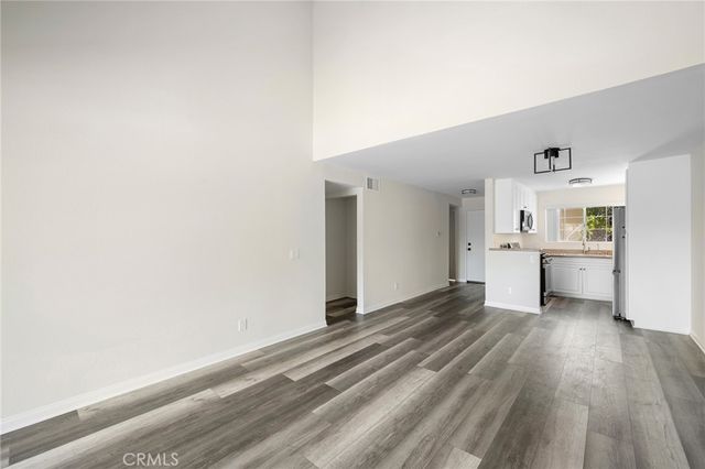 5565 Canoga Avenue 307, Woodland Hills, CA 91367