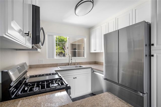 5565 Canoga Avenue 307, Woodland Hills, CA 91367