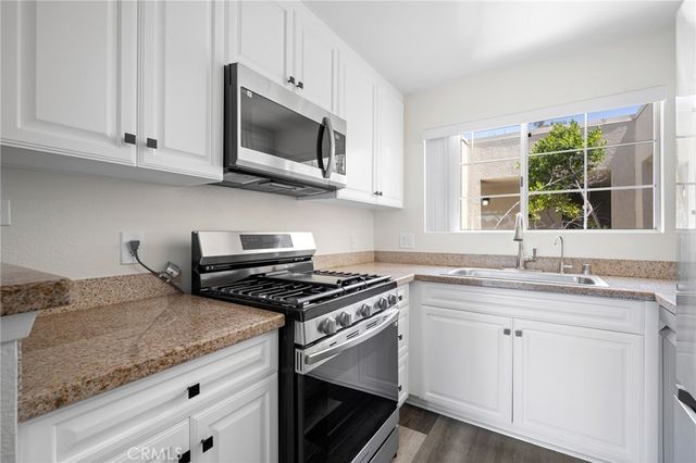 5565 Canoga Avenue 307, Woodland Hills, CA 91367