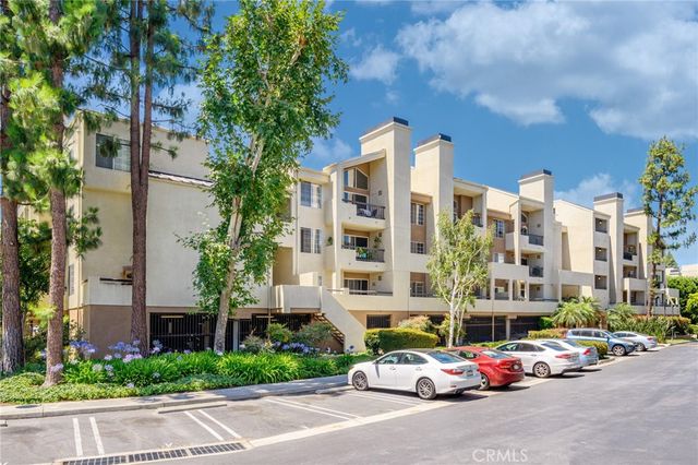 5565 Canoga Avenue 307, Woodland Hills, CA 91367