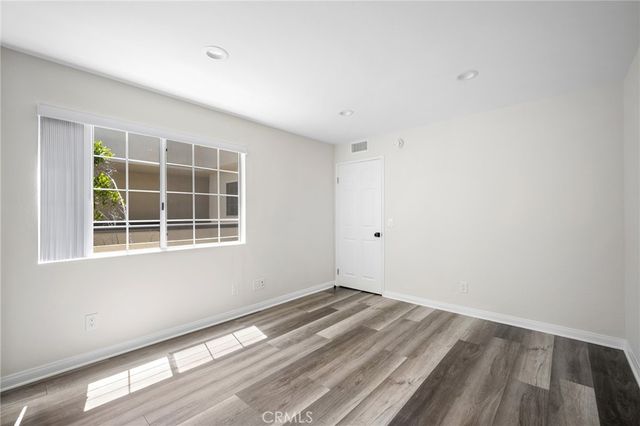 5565 Canoga Avenue 307, Woodland Hills, CA 91367