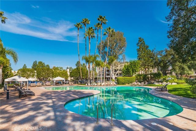 5565 Canoga Avenue 307, Woodland Hills, CA 91367