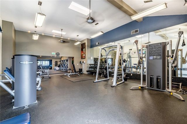 5565 Canoga Avenue 307, Woodland Hills, CA 91367