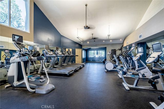 5565 Canoga Avenue 307, Woodland Hills, CA 91367
