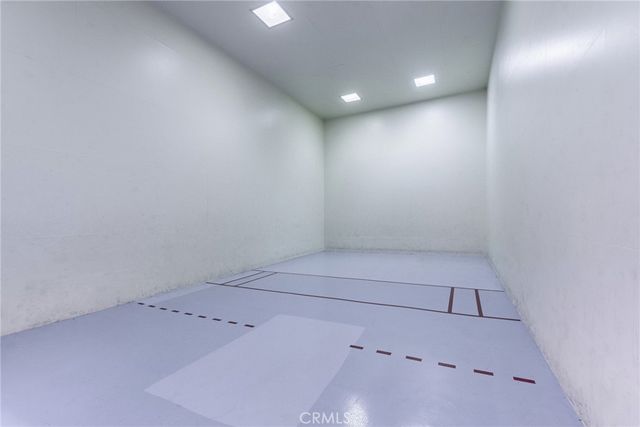 5565 Canoga Avenue 307, Woodland Hills, CA 91367