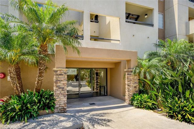 5565 Canoga Avenue 307, Woodland Hills, CA 91367