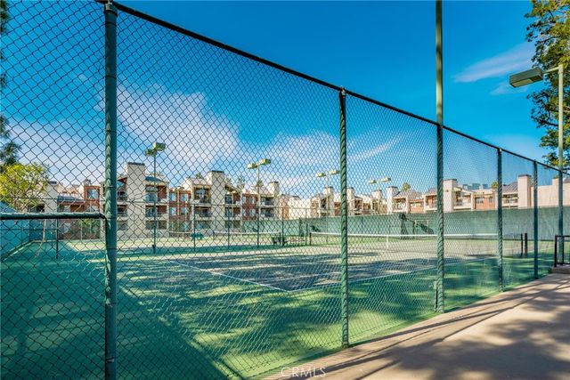 5565 Canoga Avenue 307, Woodland Hills, CA 91367