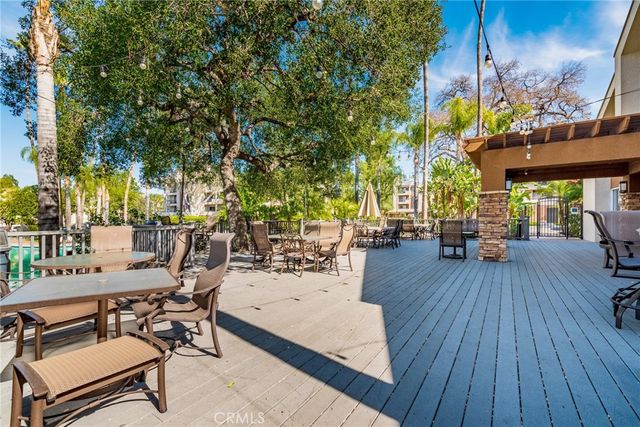 5565 Canoga Avenue 307, Woodland Hills, CA 91367