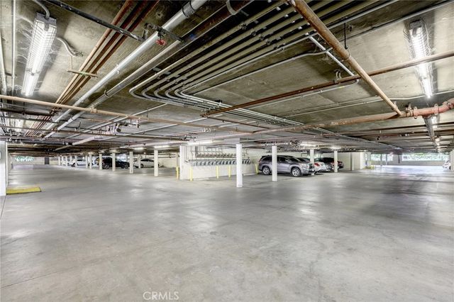 5565 Canoga Avenue 307, Woodland Hills, CA 91367