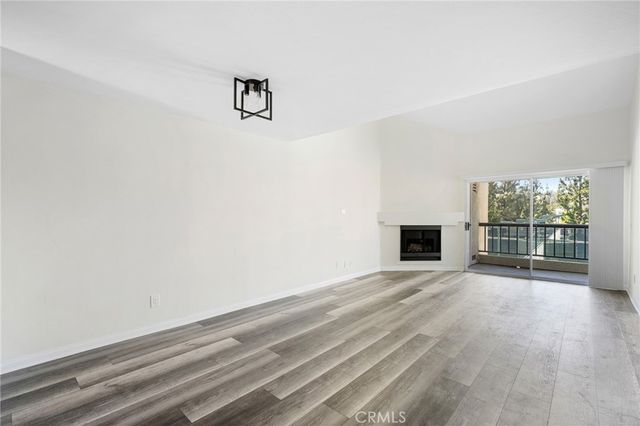 5565 Canoga Avenue 307, Woodland Hills, CA 91367