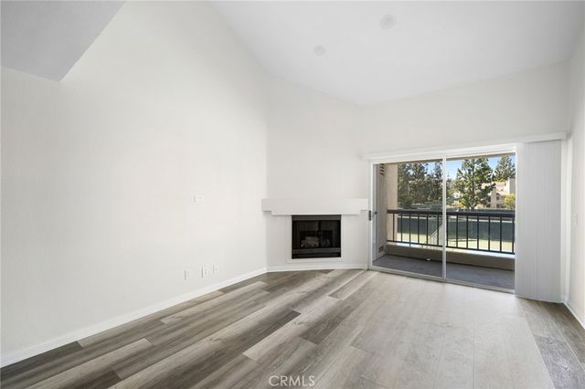 5565 Canoga Avenue 307, Woodland Hills, CA 91367