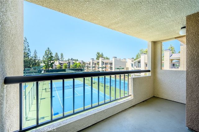 5565 Canoga Avenue 307, Woodland Hills, CA 91367