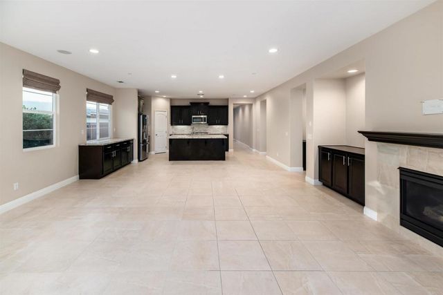 3722 Bergen Peak Place, Carlsbad, CA 92010