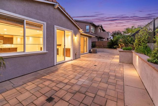 3722 Bergen Peak Place, Carlsbad, CA 92010