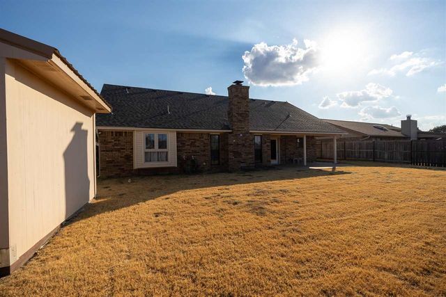 7227 NW Dogwood, Lawton, OK 73505