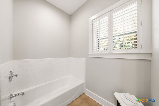 2 La Mesa Drive, New Braunfels, TX 78130