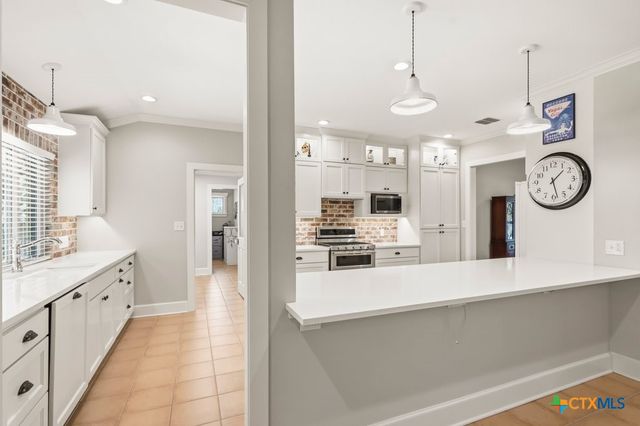 2 La Mesa Drive, New Braunfels, TX 78130