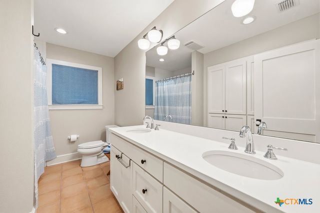 2 La Mesa Drive, New Braunfels, TX 78130